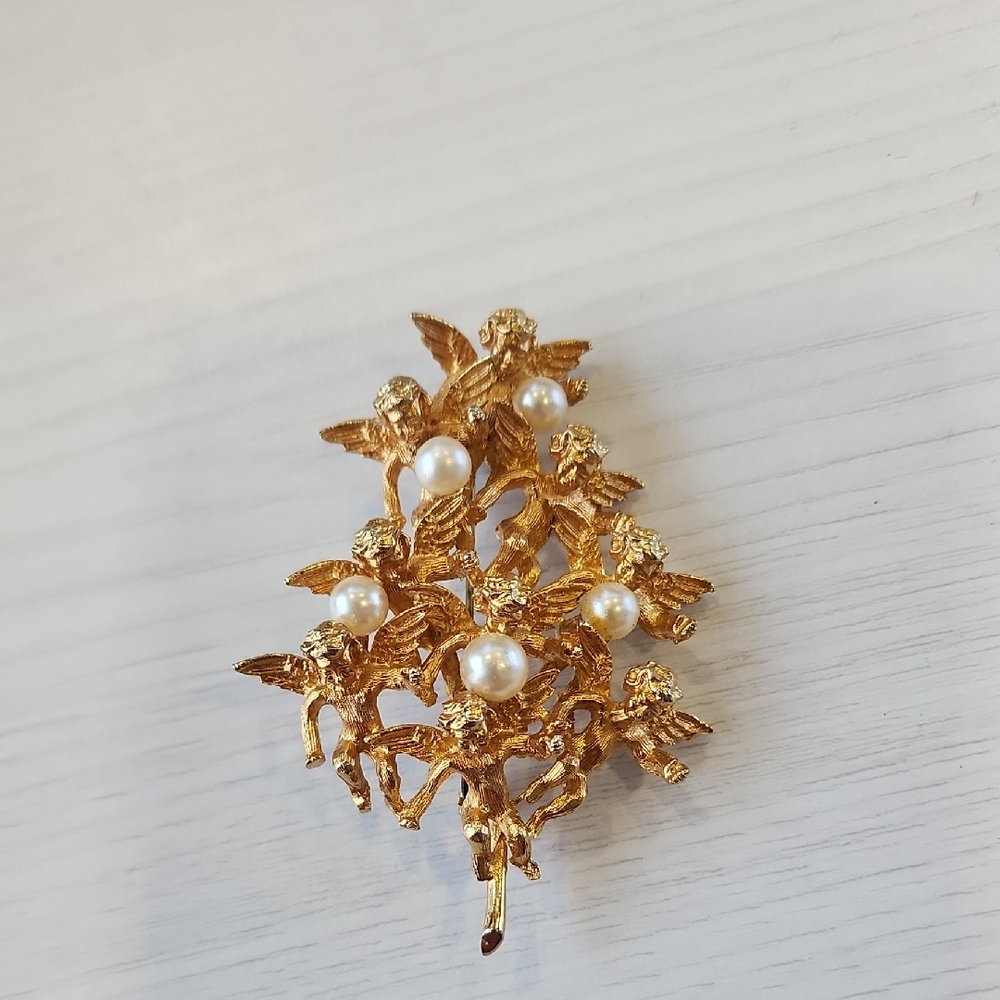 Cadoro Signed Elegant Goldtone Angel Brooch with Faux Pearls